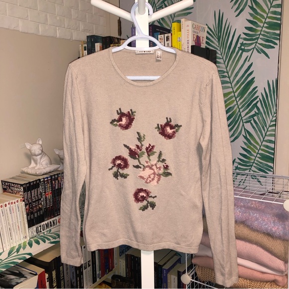 Punt Roma | Vintage Sweater With Embroidered Roses | Beige - Picture 2 of 5